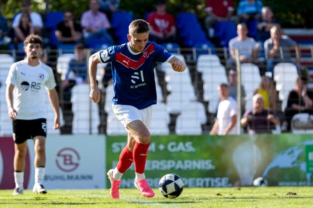 Pasqual Pander, VfR Mannheim, 18, with the ball, isolated figure, full-body shot, single image, single photo, action, September 26, 2026, Mannheim, Germany, soccer, Regionalliga Südwest, VfR Mannheim vs. SG Barockstadt Fulda Lehnerz xozx