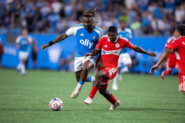 September 26, 2026: Charlotte FC offense Allan Saint-Maximin (10) gets cutoff by Chicago Fire FC defender Mbekezeli Mbokazi (4) during the first half of the MLS, Fussball Herren, USA match up at Bank of America Stadium in Charlotte, NC. Mandatory Credit: -Cal Media Charlotte United States - ZUMAc04_ 20260926_zma_c04_406 Copyright: xScottxKinserx