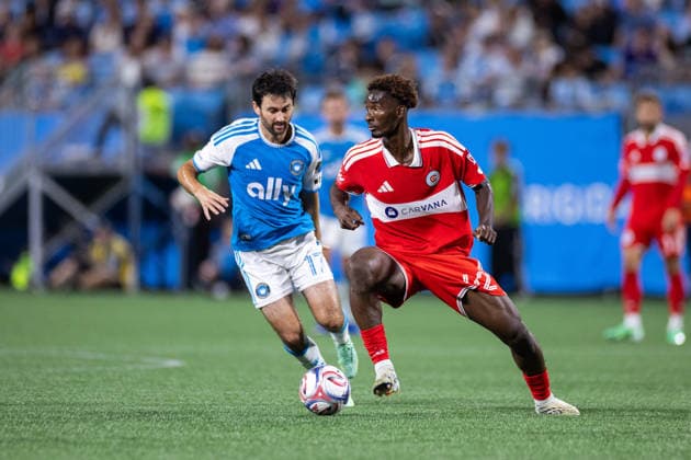 September 26, 2026: Chicago Fire FC midfielder Dje DÃ¢â‚¬â ¢avilla (42) dribbles around Charlotte FC midfielder Luca de la Torre (17) during the first half of the MLS, Fussball Herren, USA match up at Bank of America Stadium in Charlotte, NC. Mandatory Credit: -Cal Media Charlotte United States - ZUMAc04_ 20260926_zma_c04_409 Copyright: xScottxKinserx