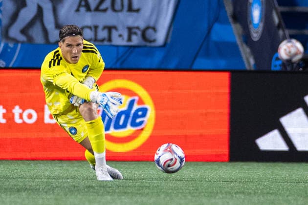 September 26, 2026: Charlotte FC goalkeeper Kristijan Kahlina (1) passes the ball upfield during the first half against the Chicago Fire FC in the MLS, Fussball Herren, USA match up at Bank of America Stadium in Charlotte, NC. Mandatory Credit: -Cal Media MLS 2026: Chicago Fire At Charlotte FC Sep 26  - ZUMAc04_ 20260926_zma_c04_410 Copyright: xScottxKinserx