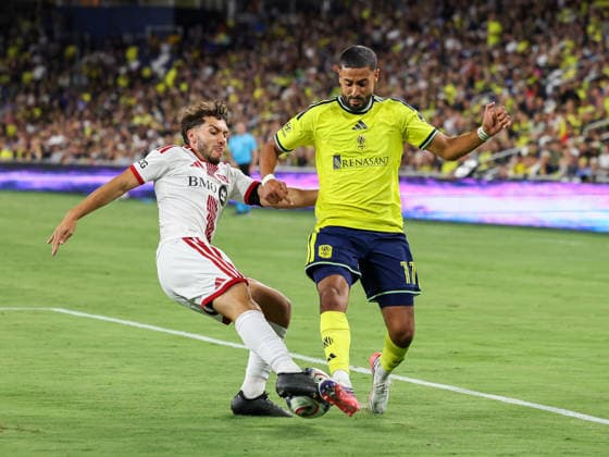 September 26, 2026: Toronto FC forward Theo Corbeanu (7) tackles Nashville SC forward Elias Saad (11) during a MLS, Fussball Herren, USA regular season match between Toronto FC and Nashville SC at Geodis Park in Nashville, TN. CSM MLS SOCCER 2026: Toronto FC Vs Nashville SC SEP 26  - ZUMAc04_ 20260926_zma_c04_565 Copyright: xStephenxFurstx