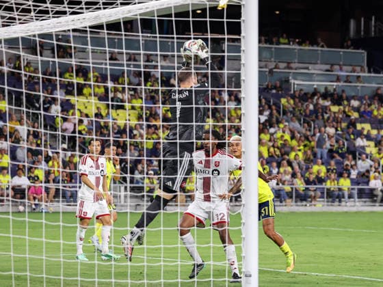 September 26, 2026: Toronto FC goalkeeper Luka Gavran (1) saves a goal during a MLS, Fussball Herren, USA regular season match between Toronto FC and Nashville SC at Geodis Park in Nashville, TN. CSM MLS SOCCER 2026: Toronto FC Vs Nashville SC SEP 26  - ZUMAc04_ 20260926_zma_c04_566 Copyright: xStephenxFurstx