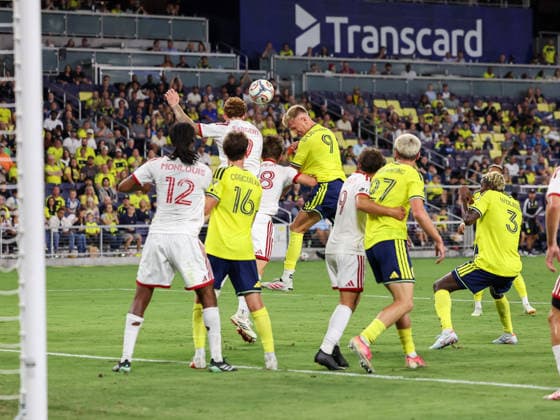 September 26, 2026: Nashville SC forward Sam Surridge (9) heads the ball on a corner kick during a MLS, Fussball Herren, USA regular season match between Toronto FC and Nashville SC at Geodis Park in Nashville, TN. CSM MLS SOCCER 2026: Toronto FC Vs Nashville SC SEP 26  - ZUMAc04_ 20260926_zma_c04_570 Copyright: xStephenxFurstx