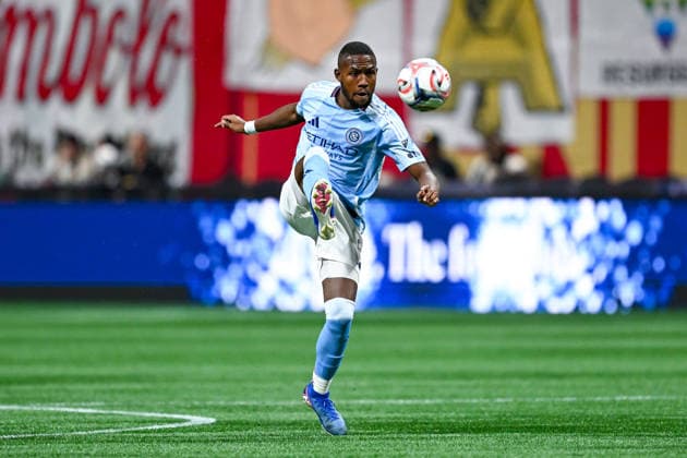 ATLANTA, GA - SEPTEMBER 26: Andres Perea 8 of New York passes the ball during the MLS, Fussball Herren, USA match between New York City FC and Atlanta United FC on September 26th, 2026 at Mercedes-Benz Stadium in Atlanta, GA. (Photo by Rich von Biberstein Icon Sportswire) SOCCER: SEP 26 MLS Atlanta United vs New York City FC EDITORIAL USE ONLY Icon260926011