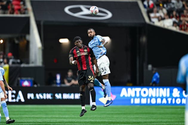 ATLANTA, GA - SEPTEMBER 26: Breel Embolo 36 of Atlanta and Raul Gustavo 34 of New York battle for a header during the MLS, Fussball Herren, USA match between New York City FC and Atlanta United FC on September 26th, 2026 at Mercedes-Benz Stadium in Atlanta, GA. (Photo by Rich von Biberstein Icon Sportswire) SOCCER: SEP 26 MLS Atlanta United vs New York City FC EDITORIAL USE ONLY Icon260926017