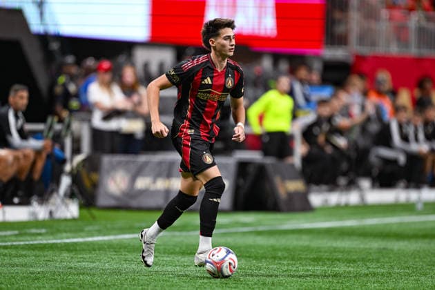ATLANTA, GA - SEPTEMBER 26: Luke Brennan 20 of Atlanta dribbles during the MLS, Fussball Herren, USA match between New York City FC and Atlanta United FC on September 26th, 2026 at Mercedes-Benz Stadium in Atlanta, GA. (Photo by Rich von Biberstein Icon Sportswire) SOCCER: SEP 26 MLS Atlanta United vs New York City FC EDITORIAL USE ONLY Icon260926018