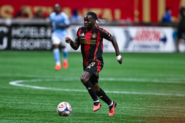 ATLANTA, GA - SEPTEMBER 26: Tristan Muyumba 8 of Atlanta dribbles during the MLS, Fussball Herren, USA match between New York City FC and Atlanta United FC on September 26th, 2026 at Mercedes-Benz Stadium in Atlanta, GA. (Photo by Rich von Biberstein Icon Sportswire) SOCCER: SEP 26 MLS Atlanta United vs New York City FC EDITORIAL USE ONLY Icon260926025