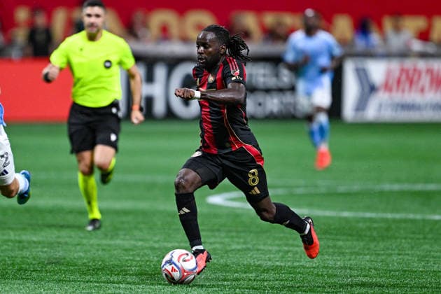 ATLANTA, GA - SEPTEMBER 26: Tristan Muyumba 8 of Atlanta dribbles during the MLS, Fussball Herren, USA match between New York City FC and Atlanta United FC on September 26th, 2026 at Mercedes-Benz Stadium in Atlanta, GA. (Photo by Rich von Biberstein Icon Sportswire) SOCCER: SEP 26 MLS Atlanta United vs New York City FC EDITORIAL USE ONLY Icon260926026