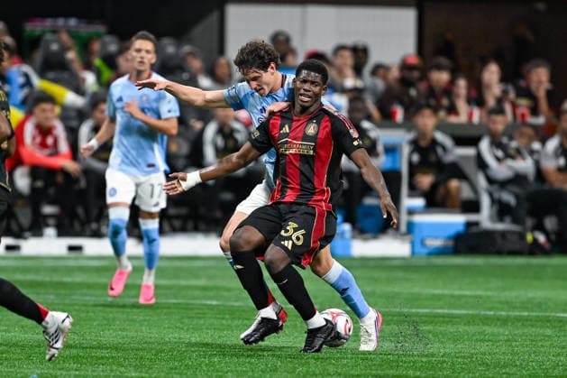 ATLANTA, GA - SEPTEMBER 26: Breel Embolo 36 of Atlanta battles for possession during the MLS, Fussball Herren, USA match between New York City FC and Atlanta United FC on September 26th, 2026 at Mercedes-Benz Stadium in Atlanta, GA. (Photo by Rich von Biberstein Icon Sportswire) SOCCER: SEP 26 MLS Atlanta United vs New York City FC EDITORIAL USE ONLY Icon260926029