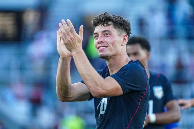 Peru v USA in a friendly Florida Series Match, Orlando, Florida Orlando, Florida, USA, September 26, 2026, USA player Sebastian Berhalter 14 waving to fans at Inter.Co Stadium. Copyright: xMartyxJean-Louisx
