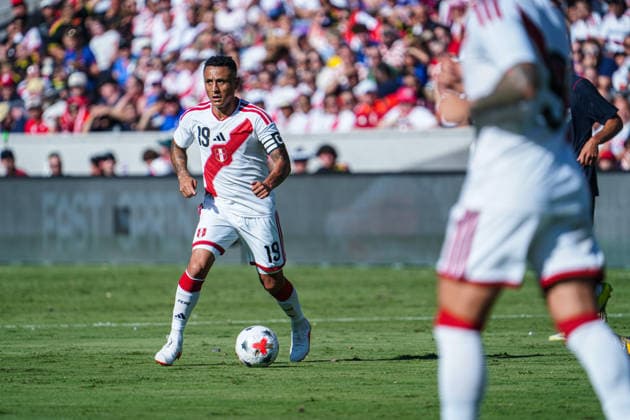 Peru v USA in a friendly Florida Series Match, Orlando, Florida Orlando, Florida, USA, September 26, 2026, Peru player Yoshimar Yotun 19 looking to make a pass at Inter.Co Stadium. Copyright: xMartyxJean-Louisx