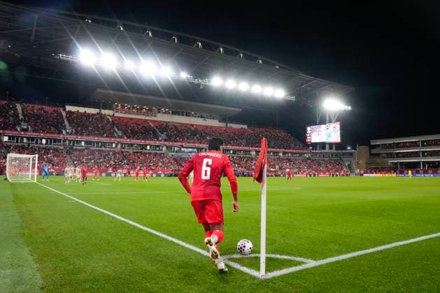 September 26, 2026, Toronto, On, CAN: Canada s Mathieu Choiniere takes a corner during their International Friendly, Länderspiel, Nationalmannschaft against Chile, as they return to action after the World Cup in Toronto, on Saturday, Sept. 26, 2026. Canada News - September 26, 2026  - ZUMAc35_ 20260926_zaf_c35_155 Copyright: xChrisxYoungx