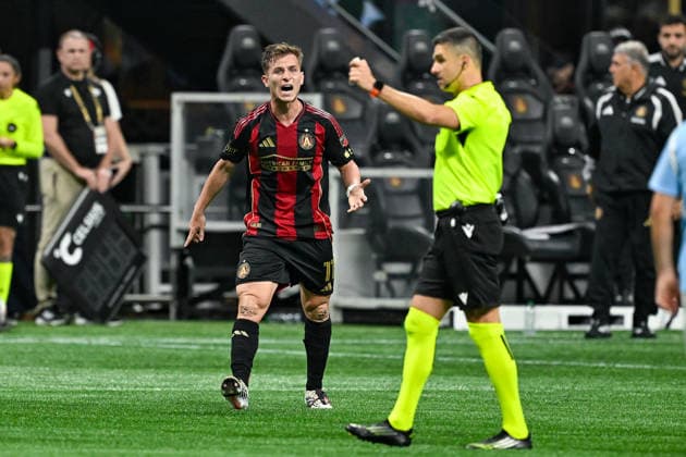 ATLANTA, GA - SEPTEMBER 26: Giuliano Galoppo 11 of Atlanta reacts to the refereeÕs call during the MLS, Fussball Herren, USA match between New York City FC and Atlanta United FC on September 26th, 2026 at Mercedes-Benz Stadium in Atlanta, GA. (Photo by Rich von Biberstein Icon Sportswire) SOCCER: SEP 26 MLS Atlanta United vs New York City FC EDITORIAL USE ONLY Icon260926043