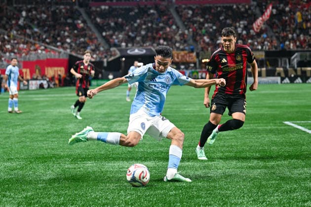 ATLANTA, GA - SEPTEMBER 26: Agustin Ojeda 26 of New York passes during the MLS, Fussball Herren, USA match between New York City FC and Atlanta United FC on September 26th, 2026 at Mercedes-Benz Stadium in Atlanta, GA. (Photo by Rich von Biberstein Icon Sportswire) SOCCER: SEP 26 MLS Atlanta United vs New York City FC EDITORIAL USE ONLY Icon260926050
