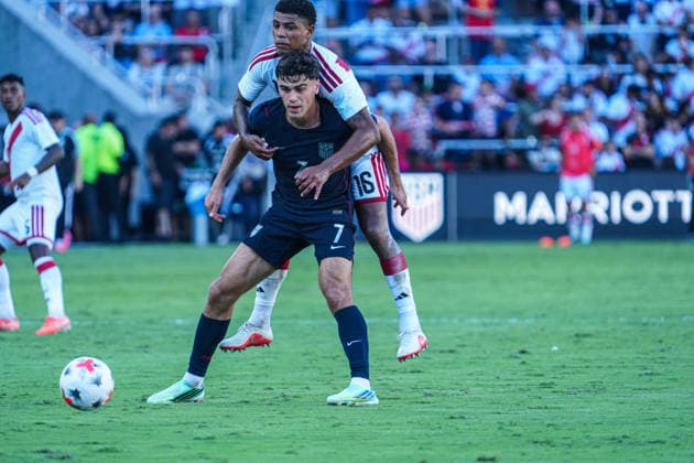 Peru v USA in a friendly Florida Series Match, Orlando, Florida Orlando, Florida, USA, September 26, 2026, USA player Giovanni Reyna 7 fighting to keep the ball at Inter.Co Stadium. Copyright: xMartyxJean-Louisx