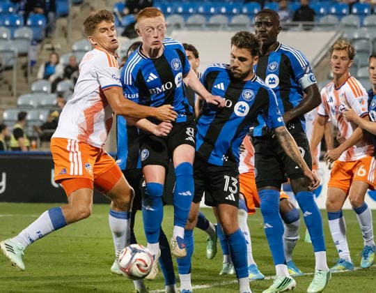 September 26, 2026, Montreal, Qc, Canada: FC Cincinnati s Nick Hagglund (left) and CF Montreal s Matthew Longstaff (8) and Luca Petrasso (13) battle for the ball on a corner kick ball during second half MLS, Fussball Herren, USA soccer action in Montreal on Saturday, Sept. 26, 2026. Canada News - September 26, 2026  - ZUMAc35_ 20260926_zaf_c35_159 Copyright: xPeterxMccabex