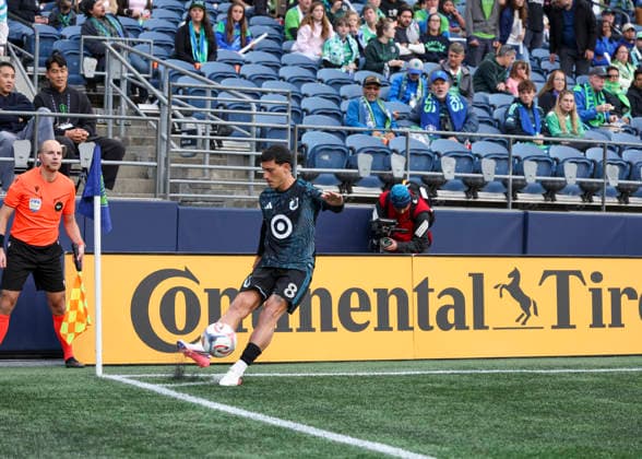 SEATTLE, WA - SEPTEMBER 26: Minnesota United FC forward Tomas Chancalay (8) takes a corner kick in the first half during the MLS, Fussball Herren, USA match between Minnesota United FC and Seattle Sounders FC on September 26, 2026 at Lumen Field in Seattle, Washington. (Photo by Leslie Plaza Johnson Icon Sportswire) SOCCER: SEP 26 MLS Seattle Sounders FC vs Minnesota United FC EDITORIAL USE ONLY Icon260926023
