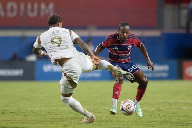 September 26, 2026, Frisco, Texas, USA: FC Dallas midfielder KAICK (55) defends Los Angeles FC forward ARMINDO SIEB (9) during a soccer game between Los Angeles FC and FC Dallas at Toyota Stadium in Frisco, TX. Soccer 2026: FC Dallas 1:0 Los Angeles FC  - ZUMAh193 20260926_zsp_h193_030 Copyright: xDanielxMcGregor-Huyerx