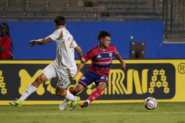 September 26, 2026, Frisco, Texas, USA: FC Dallas midfielder JOAQUIN VALIENTE (21) moves the ball during a soccer game between Los Angeles FC and FC Dallas at Toyota Stadium in Frisco, TX. Soccer 2026: FC Dallas 1:0 Los Angeles FC  - ZUMAh193 20260926_zsp_h193_031 Copyright: xDanielxMcGregor-Huyerx
