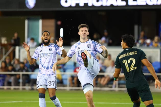 SAN JOSE, CA - SEPTEMBER 26: San Jose Earthquakes defender Vitor Costa (87) reacts after San Jose Earthquakes forward Preston Judd (19) goal during a MLS, Fussball Herren, USA match between the Portland Timbers and the San Jose Earthquakes on September 26, 2026, at PayPal Park in San Jose, CA. (Photo by Trinity Machan) SOCCER: SEP 26 MLS San Jose Earthquakes vs Portland Timbers EDITORIAL USE ONLY Icon260926000107755
