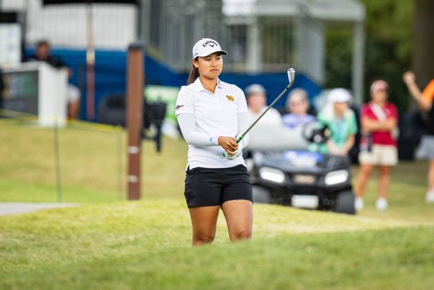 September 26, 2026, Rogers, Arkansas, USA: SUVICHAYA VINIJCHAITHAM lines up to hit her third shot from the rough on the 18th hole during the second round of the Walmart NW Arkansas Championship at Pinnacle Country Club. LPGA, Golf Damen 2026: Walmart NW Arkansas Championship Round 2  - ZUMAw173 20260926_zsp_w173_092 Copyright: xLukexWelshx