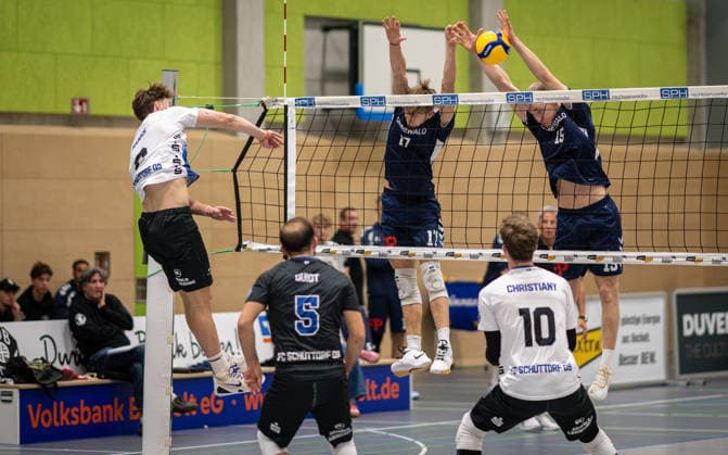 Volleyball, 2026–2027 Season, 2nd Bundesliga North, September 26, 2026, Matchday 2, Men s, TuB Bocholt Blue vs. FC Schuettorf White: Connor Hanks (FC Schuettorf 09), Florent Quiot (Libero, FC Schuettorf 09), Hauke Lehmbrock (TuB Bocholt), Denis Christiany (FC Schuettorf 09), Jannik Langer (TuB Bocholt), Bocholt Sporthalle West, North Rhine-Westphalia, Germany 260926_vb_tub-bocholt_fc-schuettorf_59248