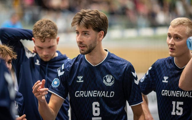 Volleyball, 2026–2027 Season, 2nd Bundesliga North, September 26, 2026, Matchday 2, Men s, TuB Bocholt Blue vs. FC Schuettorf White; from left: Nico auf der Masch (TuB Bocholt), Ben Stoverink (TuB Bocholt), 6, Jannik Langer (TuB Bocholt); Bocholt Sporthalle West, North Rhine-Westphalia, Germany 260926_vb_tub-bocholt_fc-schuettorf_59260