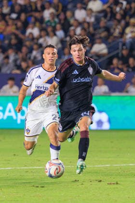September 26, 2026, Carson, California, USA: Paxten Aaronson 10 of the Colorado Rapids drives for a goal during a regular-season MLS, Fussball Herren, USA match against the LA Galaxy on Saturday September 26, 2026 at Dignity Health Sports Park Stadium in Carson, California. JAVIER ROJAS PI LA Galaxy Vs. Rapids  - ZUMAp124 20260926_zaa_p124_005 Copyright: xJavierxRojasx