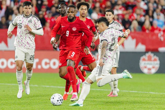 Felipe Faundez of Chile contests with Cyle Larin of Canada during the International Friendly, Länderspiel, Nationalmannschaft match between Canada and Chile on September 26th, 2026 in BMO Field, Toronto, Ontario, Canada Copyright: xCurtisxWongx xSPPx Sportspressphoto_SPR240864