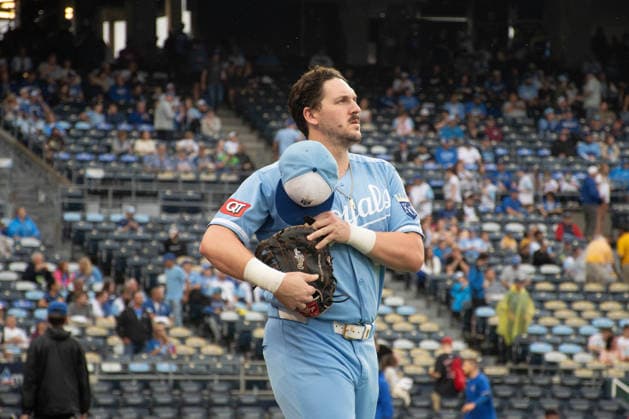 September 26, 2026, U.S.: Kansas City Royals first baseman VINNIE PASQUANTINO (9) takes the field during pregame at Kauffman Stadium. The Royals would lose to the visiting Cleveland Guardians by the score of 11-5. MLB, Baseball Herren, USA 2026: Guardians 11:5 Royals  - ZUMAd172 20260926_zsp_d172_005 Copyright: xDavidxDupuisx