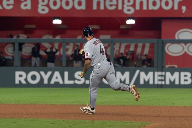 September 26, 2026, U.S.: Cleveland Guardians shortstop BRAYAN ROCCHIO (4) gestures to the visitor s bullpen after hitting a home run in the seventh inning at Kauffman Stadium. The Guardians would win the contest against the Kansas City Royals by the score of 11-5. MLB, Baseball Herren, USA 2026: Guardians 11:5 Royals  - ZUMAd172 20260926_zsp_d172_009 Copyright: xDavidxDupuisx