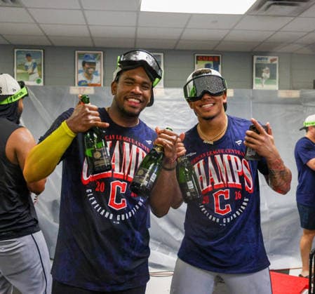 SEP 26, 2026: Cleveland Guardians outfielder Angel MartoÂ­nez (1) and Cleveland Guardians infielder Angel Genao (17) celebrates after winning the Central Division against the Kansas City Royals at Kauffman Stadium in Kansas City, MO. CSM MLB, Baseball Herren, USA 2026: Guardians Vs Royals September 26th  - ZUMAc04_ 20260926_zma_c04_693 Copyright: xRomanxPunox