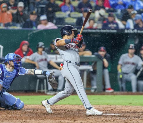 SEP 26, 2026: Cleveland Guardians outfielder Steven Kwan (38) hits a single against the Kansas City Royals at Kauffman Stadium in Kansas City, MO. CSM MLB, Baseball Herren, USA 2026: Guardians Vs Royals September 26th  - ZUMAc04_ 20260926_zma_c04_698 Copyright: xRomanxPunox