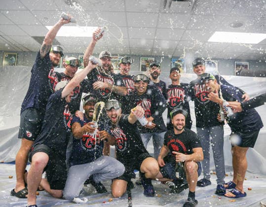 SEP 26, 2026: Cleveland Guardians staff and players celebrates after winning the Central Division at Kauffman Stadium in Kansas City, MO. CSM MLB, Baseball Herren, USA 2026: Guardians Vs Royals September 26th  - ZUMAc04_ 20260926_zma_c04_704 Copyright: xRomanxPunox