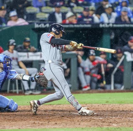 SEP 26, 2026: Cleveland Guardians shortstop Brayan Rocchio (4) hits a home run in the 9th inning against the Kansas City Royals at Kauffman Stadium in Kansas City, MO. CSM Kansas City United States - ZUMAc04_ 20260926_zma_c04_706 Copyright: xRomanxPunox