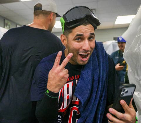 MLB, Baseball Herren, USA 2026: Guardians Vs Royals September 26th SEP 26, 2026: Cleveland Guardians shortstop Brayan Rocchio (4) celebrates after winning the Central Division at Kauffman Stadium in Kansas City, MO. Roman Puno CSM (Credit Image: Â Roman Puno Cal Media) Kansas City Missouri United States EDITORIAL USE ONLY Copyright: xx ZUMA-20260926_zma_c04_755.jpg RomanxPunox csmphotothree526798