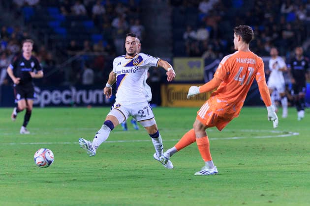 September 26, 2026, Carson, California, USA: Erik Thommy 27 of the LA Galaxy attempts to intercept a pass from goalkeeper, Nico Hansen 41 of the Colorado Rapids during their regular season MLS, Fussball Herren, USA game on Saturday September 26, 2026 at the Dignity Health Sports Park Stadium in Carson, California. Galaxy defeat Rapids, 3-2. ARIANA RUIZ PI LA Galaxy Vs. Rapids  - ZUMAp124 20260926_zaa_p124_022 Copyright: xArianaxRuizx