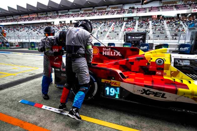 FIA WEC - 6 HOURS OF FUJI 2026 20 FRIJNS Robin (nld), RAST RenÃ (ger), VAN DER LINDE Sheldon (zaf), BMW M Team WRT, BMW M Hybrid V8 20, Hypercar, pitstop, arrÃªt aux stands, puncture during the 6 Hours of Fuji 2026, 6th round of the 2026 FIA World Endurance Championship, from September 25 to 27, 2026 on the Fuji Speedway in Oyama, Shizuoka, Japan - OyamaJapan  Copyright: xFabrizioxBoldonix