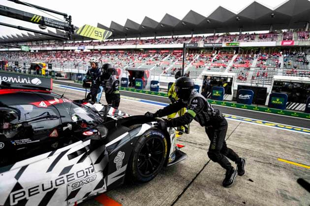 FIA WEC - 6 HOURS OF FUJI 2026 93 CASSIDY Nick (nzl), DI RESTA Paul (gbr), VANDOORNE Stoffel (bel), Peugeot TotalEnergies, Peugeot 9X8 93, Hypercar, technical issue during the 6 Hours of Fuji 2026, 6th round of the 2026 FIA World Endurance Championship, from September 25 to 27, 2026 on the Fuji Speedway in Oyama, Shizuoka, Japan - OyamaJapan Copyright: xFabrizioxBoldonix