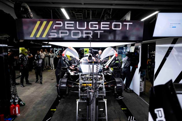 FIA WEC - 6 HOURS OF FUJI 2026 93 CASSIDY Nick (nzl), DI RESTA Paul (gbr), VANDOORNE Stoffel (bel), Peugeot TotalEnergies, Peugeot 9X8 93, Hypercar, technical issue during the 6 Hours of Fuji 2026, 6th round of the 2026 FIA World Endurance Championship, from September 25 to 27, 2026 on the Fuji Speedway in Oyama, Shizuoka, Japan - OyamaJapan Copyright: xFabrizioxBoldonix