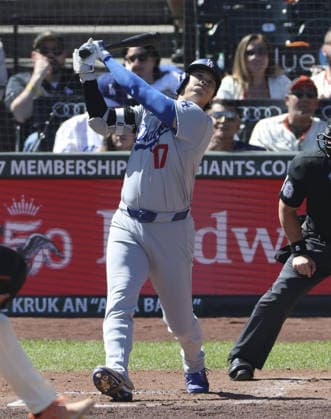 Baseball: Dodgers vs. Giants Los Angeles Dodgers designated hitter Shohei Ohtani flies out in the third inning of a baseball game against the San Francisco Giants at Oracle Park in San Francisco on Sept. 26, 2026.  A14AA0005628834P