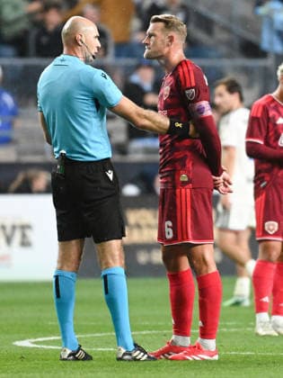 Philadelphia Union v Orlando City Robin Jansson 6 of Orlando City SC confronts referee Sergii Demianchuk during the Major League Soccer 2026 match between Philadelphia Union and Orlando City at Subaru Park in Chester, Pennsylvania, on September 26, 2026. Philadelphia United States  Copyright: xJackxMegawx originalFilename:megaw-philadel260926_np7nY.jpg