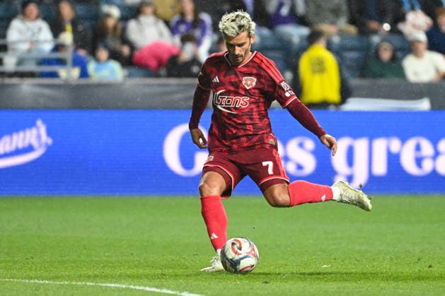 Philadelphia Union v Orlando City Antoine Griezmann, number 7 of Orlando City SC, takes a free kick during the Major League Soccer 2026 match between Philadelphia Union and Orlando City at Subaru Park in Chester, Pennsylvania, on September 26, 2026. Philadelphia United States  Copyright: xJackxMegawx originalFilename:megaw-philadel260926_np7rN.jpg