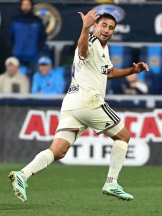 Philadelphia Union v Orlando City Alejandro Bedoya 11 of the Philadelphia Union gestures to teammates during the Major League Soccer 2026 match between Philadelphia Union and Orlando City at Subaru Park in Chester, Pennsylvania, on September 26, 2026. Philadelphia United States  Copyright: xJackxMegawx originalFilename:megaw-philadel260926_npHWo.jpg