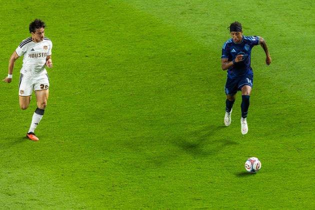 September 26, 2026, Houston, Texas, USA: Sporting Kansas City forward CALVIN HARRIS (14) advances with the ball during the MLS, Fussball Herren, USA game between the Houston Dynamo and Sporting KC at Shell Energy Stadium. Soccer 2026: Sporting KC 2:0 Houston Dynamo  - ZUMAn340 20260926_zsp_n340_007 Copyright: xJoexNogalskix