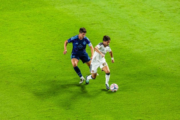 September 26, 2026, Houston, Texas, USA: AGUSToÂN BOUZAT (30) of the Houston Dynamo advances with the ball during the MLS, Fussball Herren, USA game between the Houston Dynamo and Sporting KC at Shell Energy Stadium. Soccer 2026: Sporting KC 2:0 Houston Dynamo  - ZUMAn340 20260926_zsp_n340_012 Copyright: xJoexNogalskix