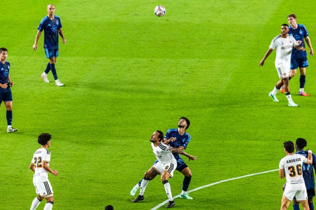 September 26, 2026, Houston, Texas, USA: Sporting Kansas City forward TAYLOR CALHEIRA (19) challenges for the ball during the MLS, Fussball Herren, USA game between the Houston Dynamo and Sporting KC at Shell Energy Stadium. Soccer 2026: Sporting KC 2:0 Houston Dynamo  - ZUMAn340 20260926_zsp_n340_027 Copyright: xJoexNogalskix