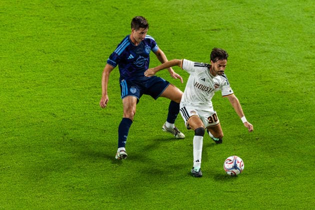 September 26, 2026, Houston, Texas, USA: AGUSToÂN BOUZAT (30) of the Houston Dynamo advances with the ball during the MLS, Fussball Herren, USA game between the Houston Dynamo and Sporting KC at Shell Energy Stadium. Soccer 2026: Sporting KC 2:0 Houston Dynamo  - ZUMAn340 20260926_zsp_n340_029 Copyright: xJoexNogalskix