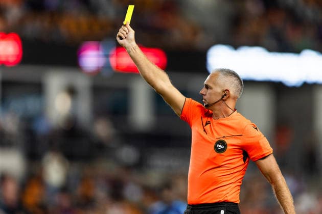 September 26, 2026, Houston, Texas, USA: A yellow card is given during the MLS, Fussball Herren, USA game between the Houston Dynamo and Sporting KC at Shell Energy Stadium. Soccer 2026: Sporting KC 2:0 Houston Dynamo  - ZUMAn340 20260926_zsp_n340_030 Copyright: xJoexNogalskix