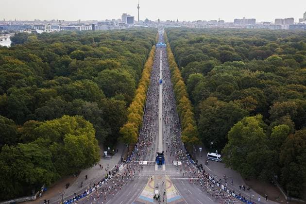 52 Berlin Marathon 2026 ** FOR EDITORIAL PURPOSES ONLY ** EDITORIAL USE ONLY ** p About 56,000 people take part in the Berlin Marathon Germany Berlin Berlin Copyright JörgxCarstensen Copyright: JörgxCarstensen doc87s3vmgq0k5ujazsa5g ,EDITORIAL USE ONLY Copyright: JörgxCarstensen